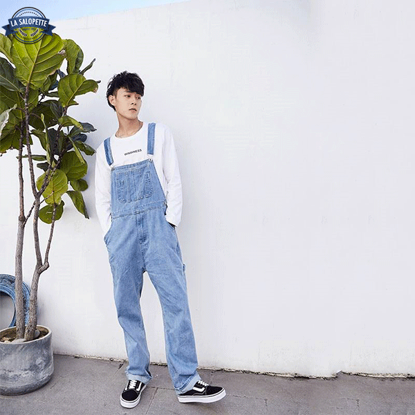 Blaue Latzhose aus hellem Denim Leto